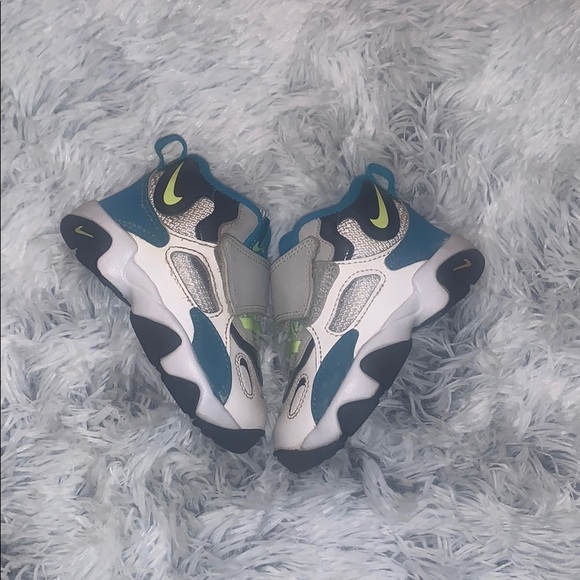 Nike - Picture 2 of 4